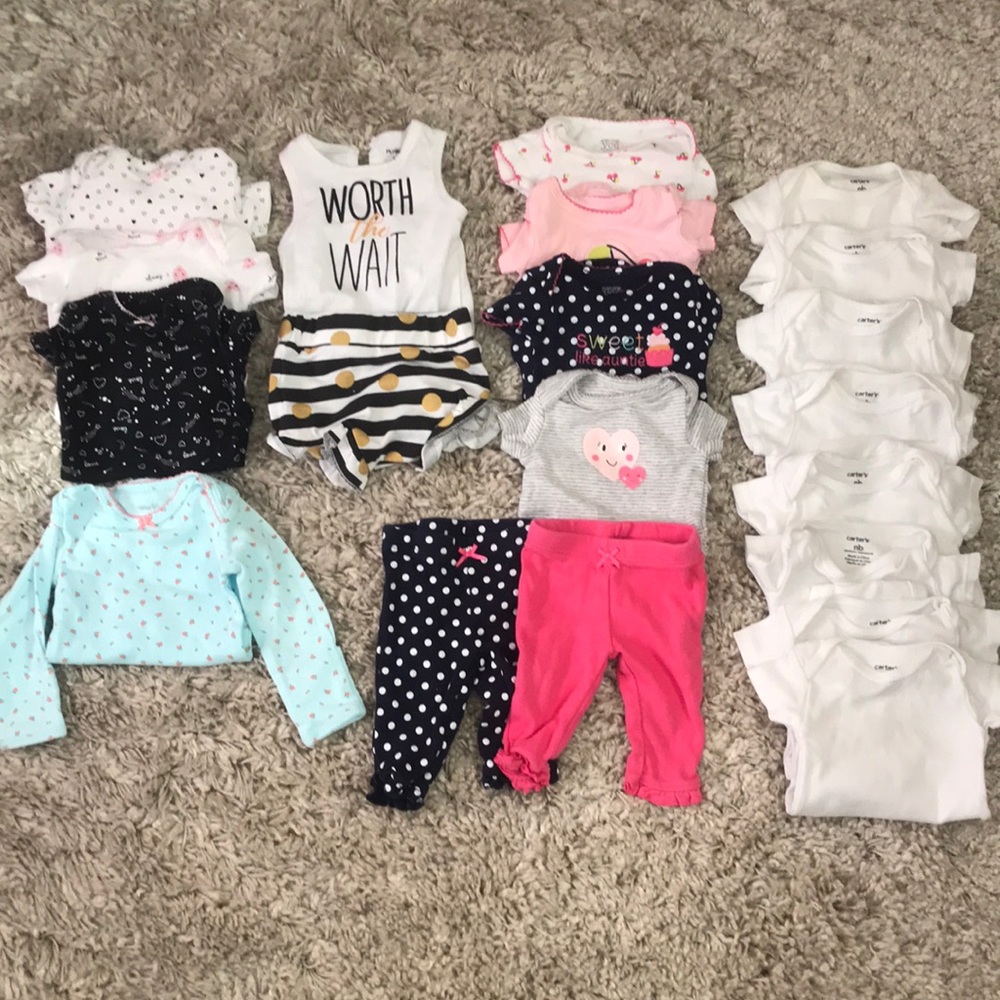 Lot of girls newborn clothes / onesies - Carters
